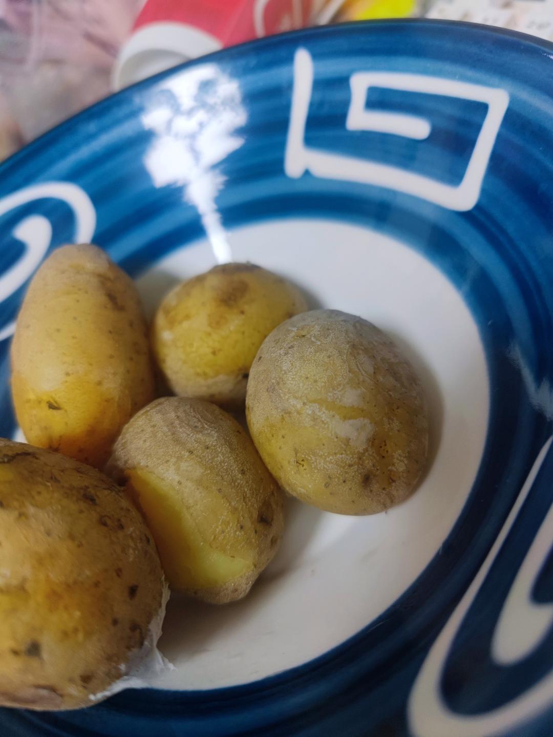 盐烤小土豆（电饭锅懒人快手菜）