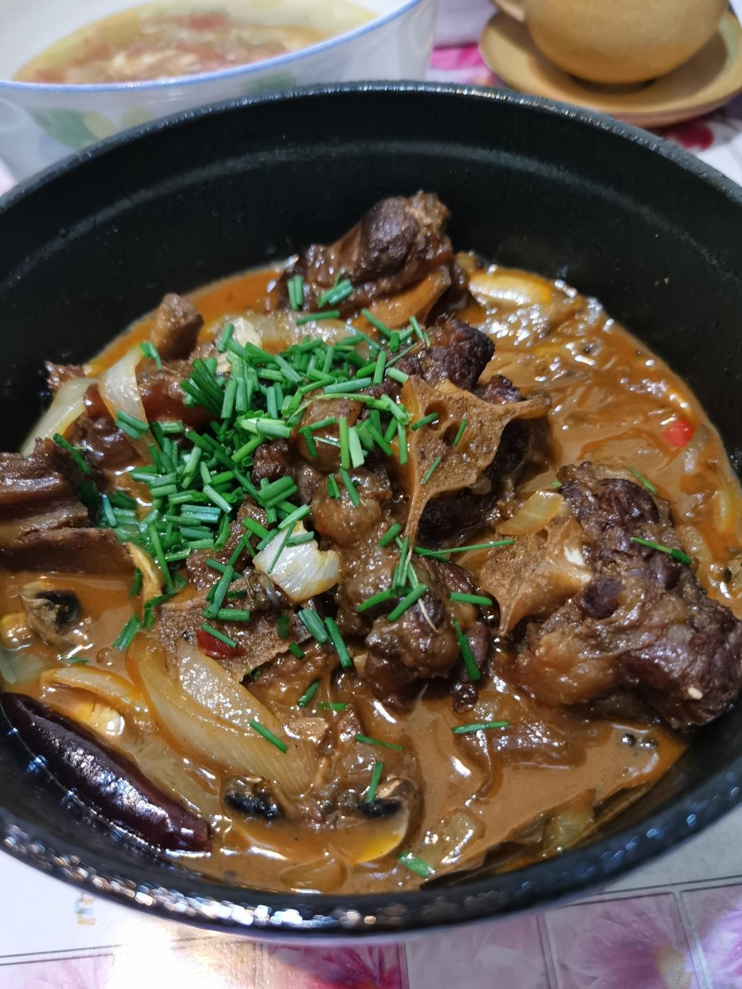 酱烧牛尾