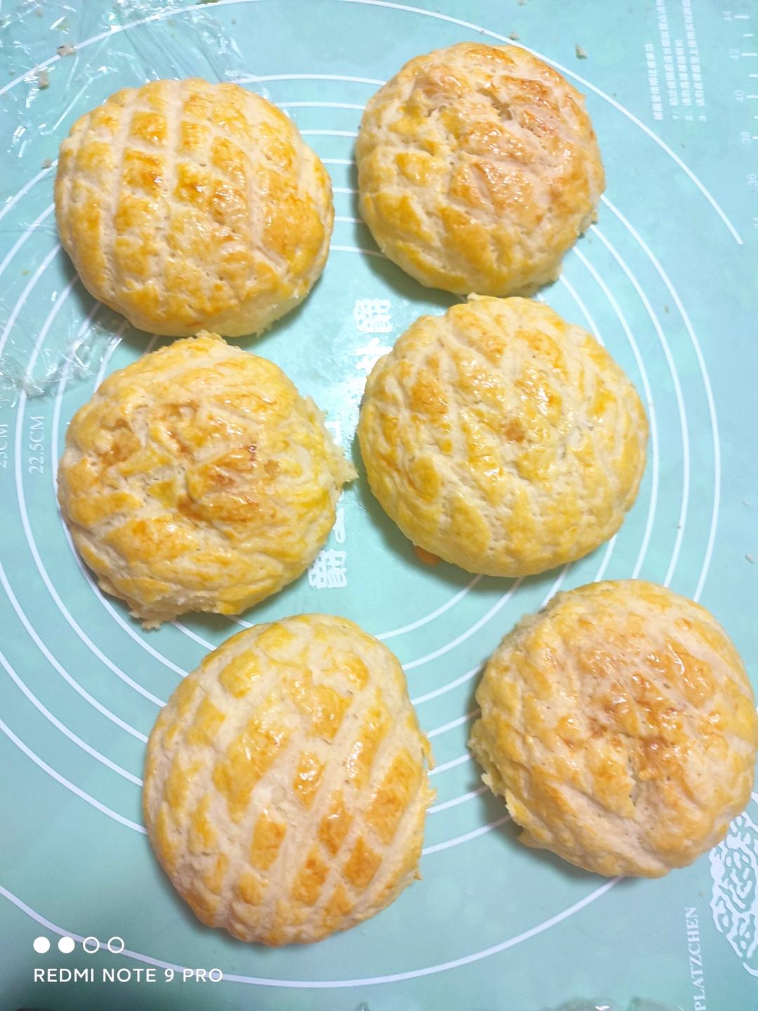 好吃到炸裂的港式菠萝包（附带制作酥皮的小视频）