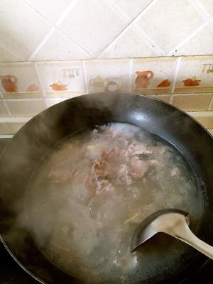 百合莲子瘦肉汤的做法 步骤4