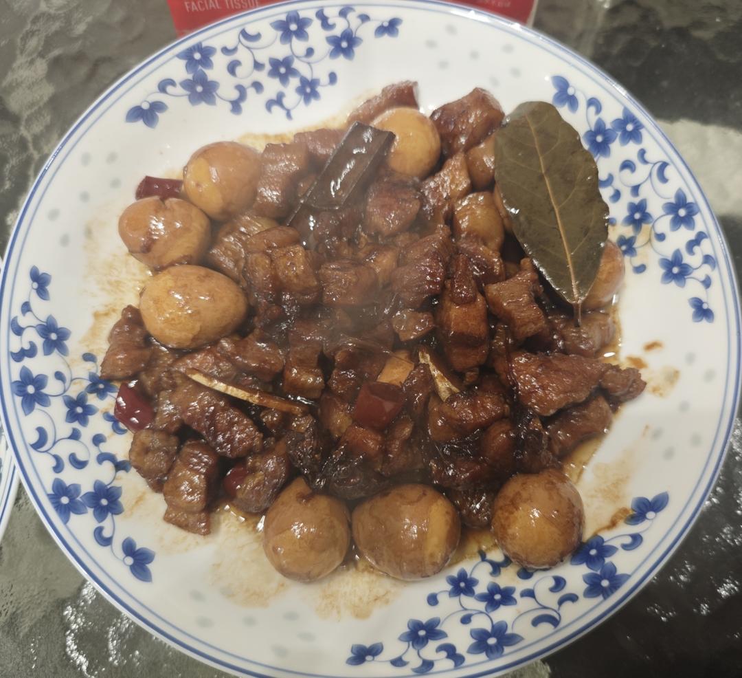 红烧肉炖鹌鹑蛋