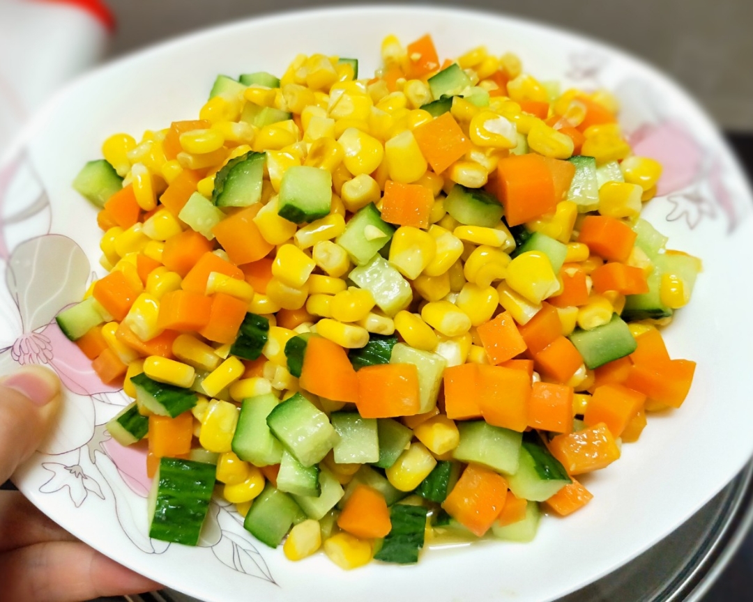 胡萝卜玉米炒青瓜-健康减脂菜的做法