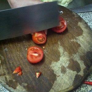 菜花炒番茄的做法 步骤2