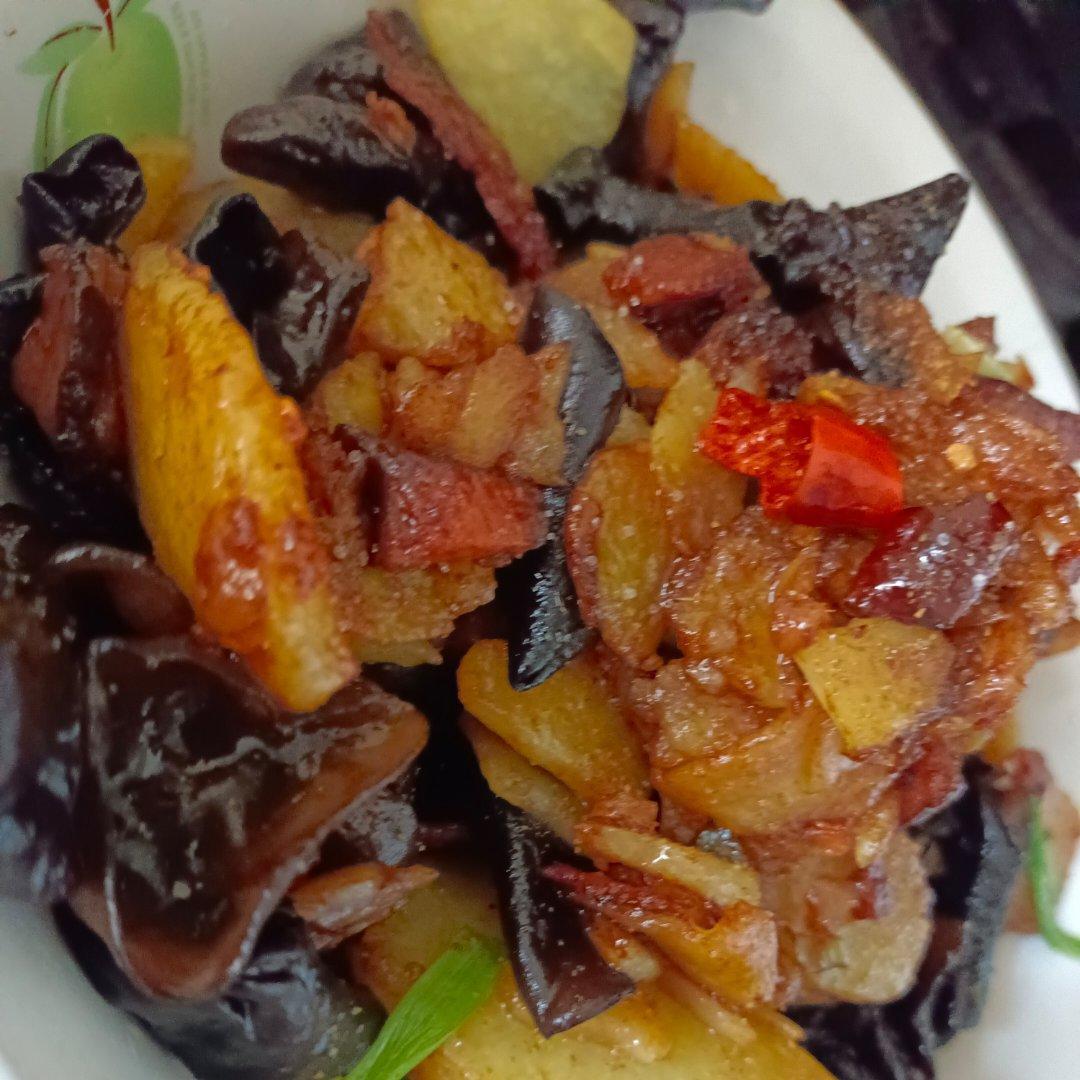 土豆片炒腊肉 下饭神器