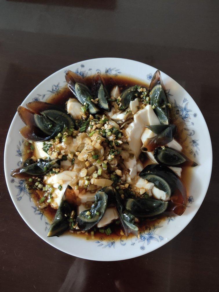 超简单的皮蛋拌豆腐