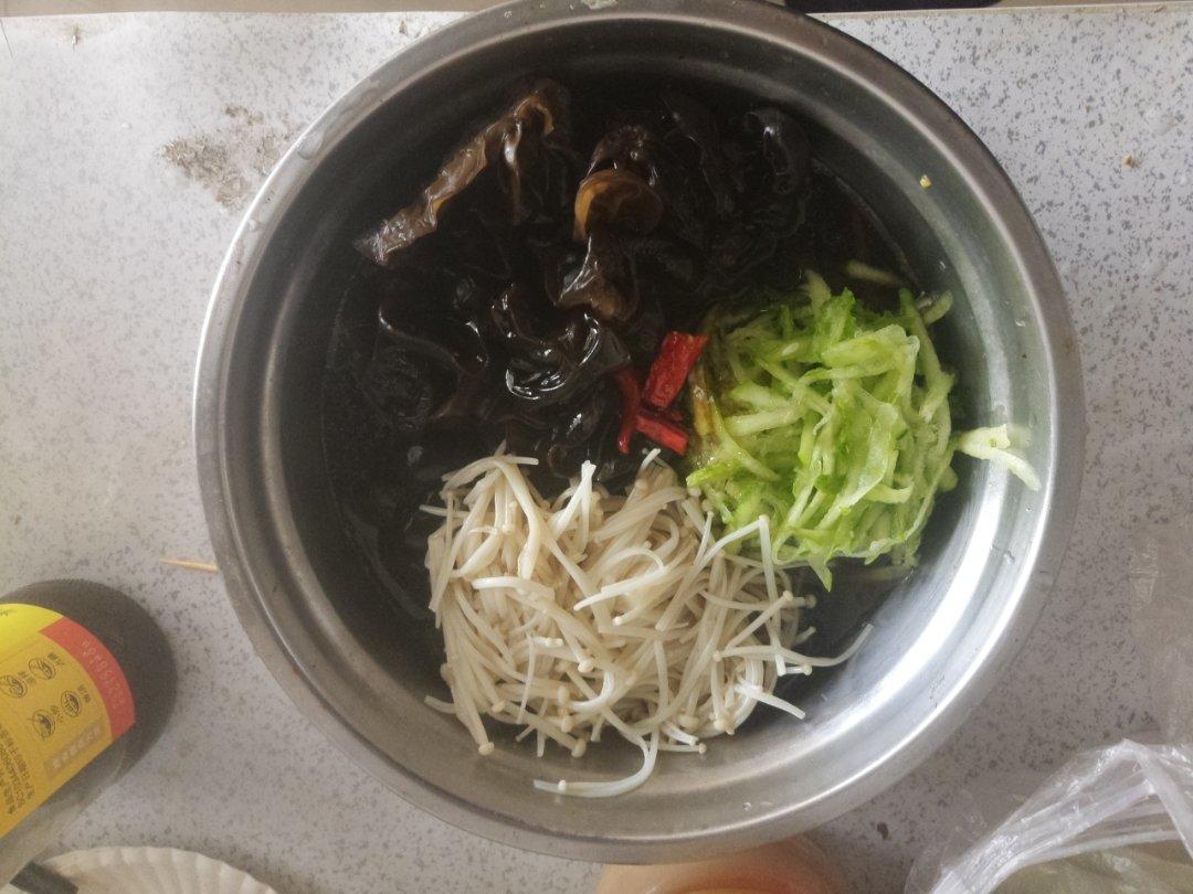 捞拌什锦（附捞汁的做法）