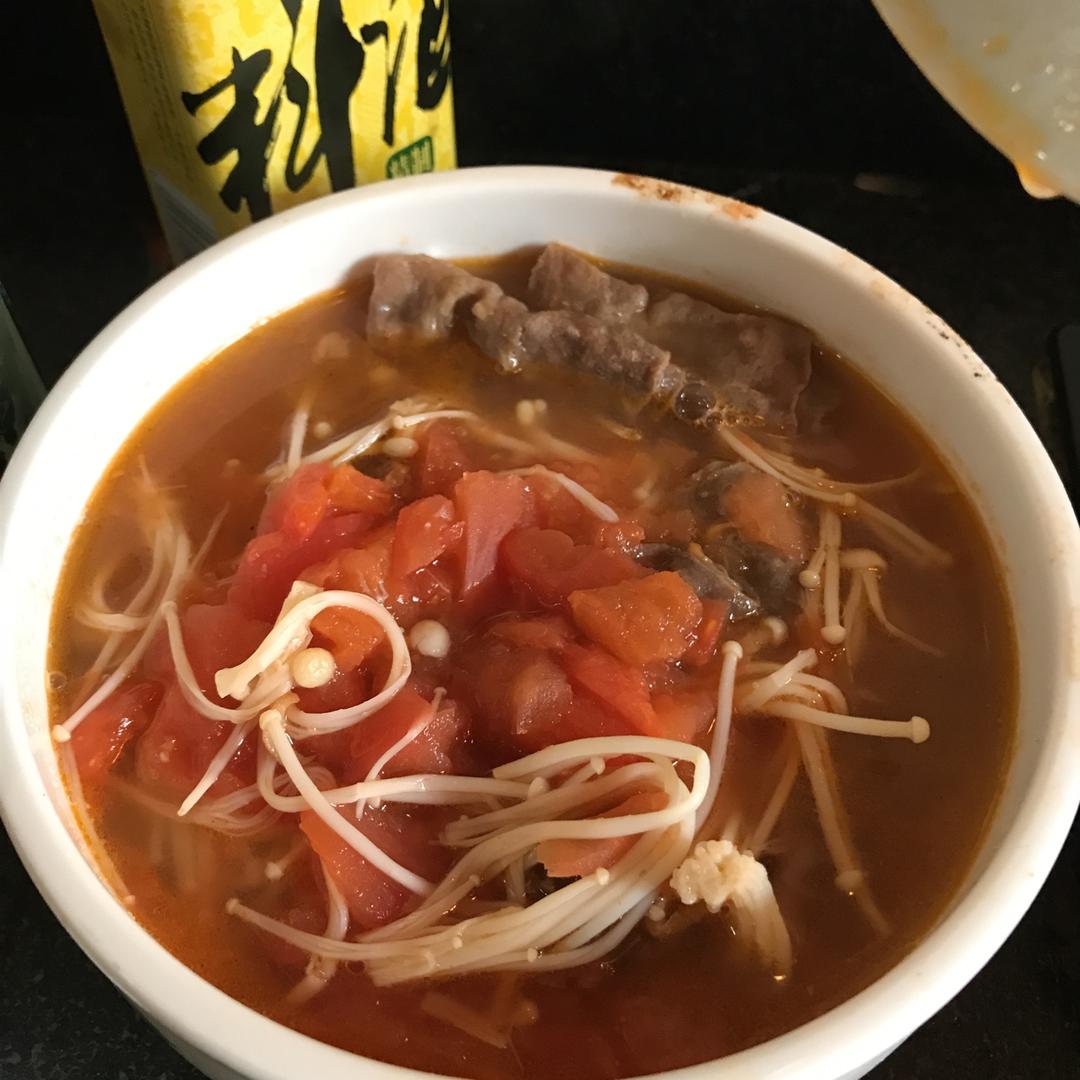 金针菇肥牛番茄锅