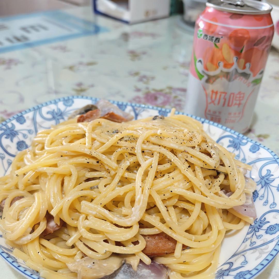 奶油蘑菇培根意大利面