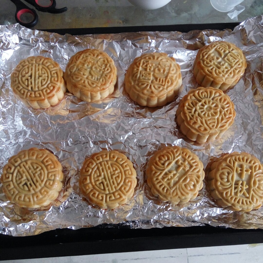 广式月饼—蛋黄莲蓉月饼