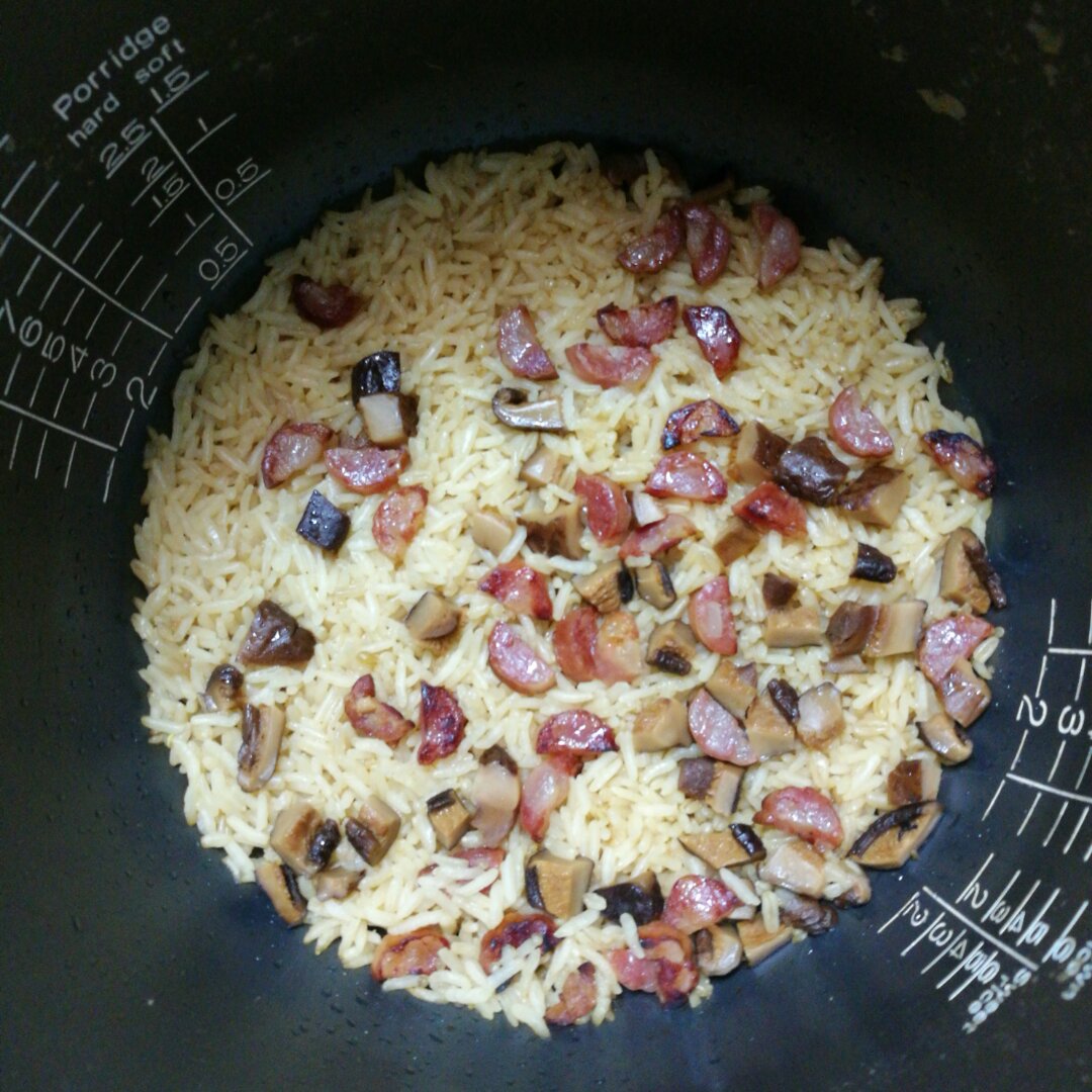 电饭锅版香菇腊肠饭