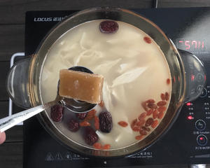 白果腐竹鹌鹑蛋糖水，喝一碗就泄火的做法 步骤6