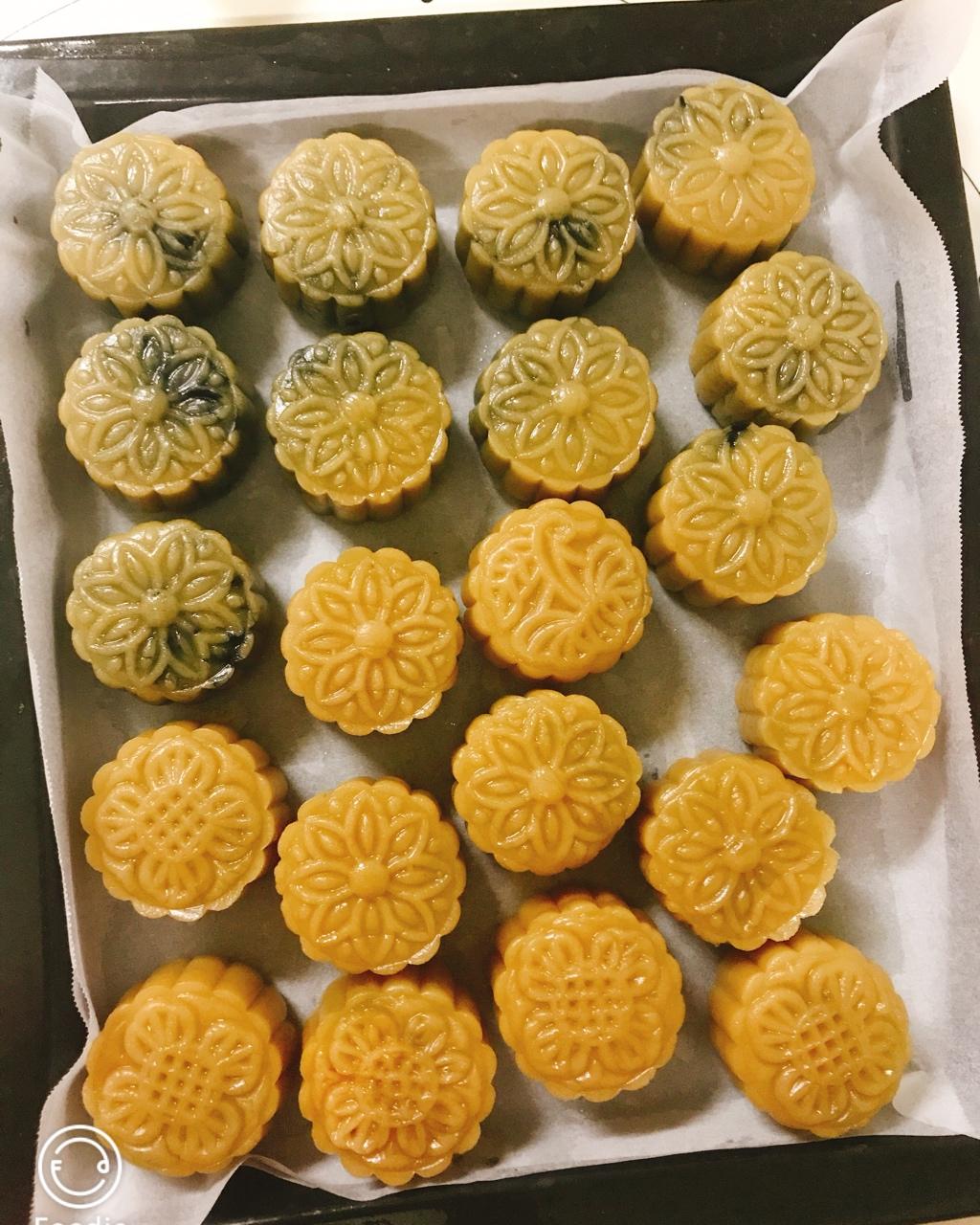 广式月饼—蛋黄芝麻月饼