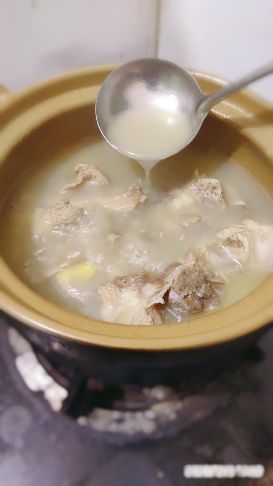 营养健康的高汤筒骨面