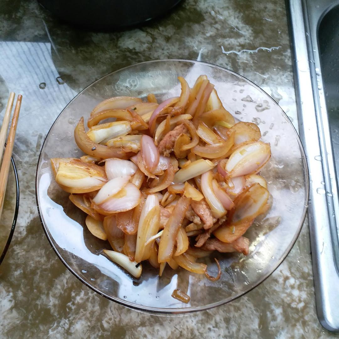 洋葱炒肉