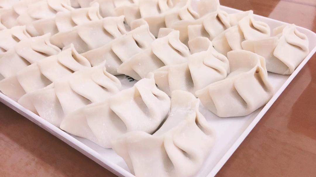 韭菜猪肉饺子(最简单最好吃又最多汁的饺子)