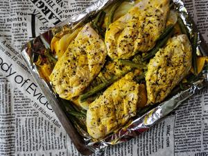 【减脂增肌】超级食谱之咖喱烤鸡胸佐清新薄荷酸奶酱 Superfood chicken curry by Jamie Oliver的做法 步骤4