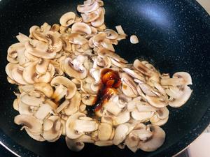蚝油烩口蘑的做法 步骤5