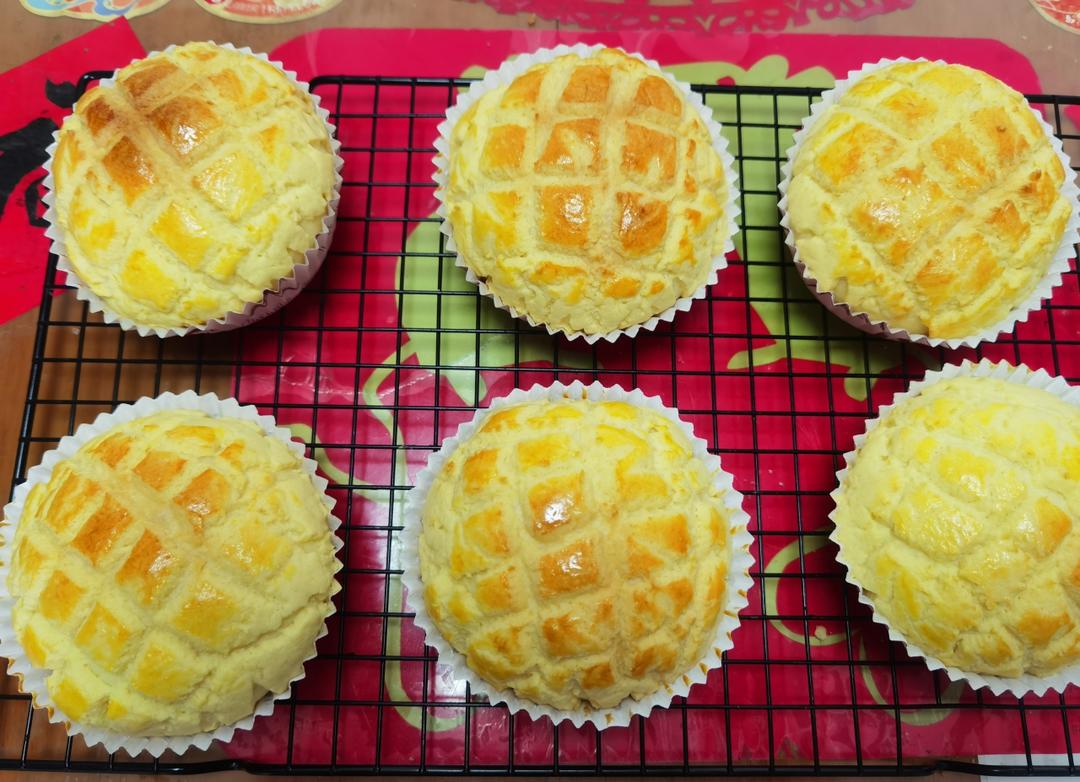 好吃到炸裂的港式菠萝包（附带制作酥皮的小视频）