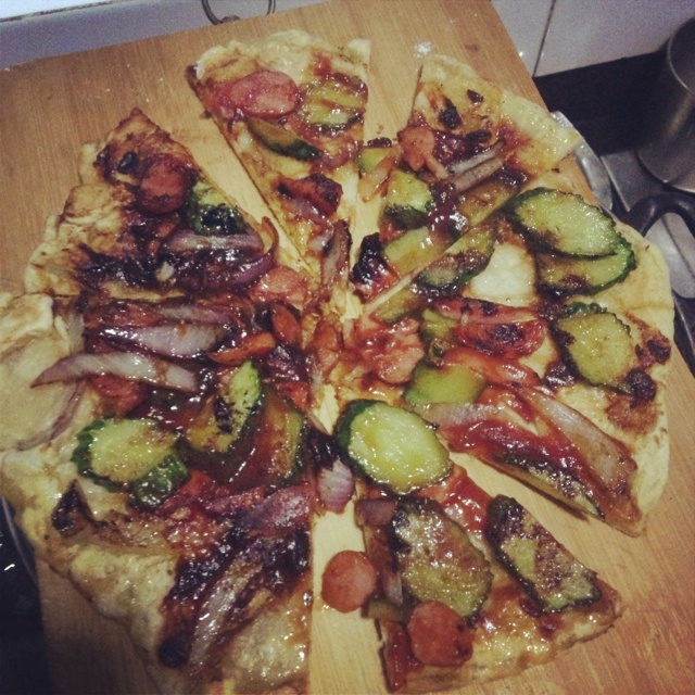 薄饼脆皮火腿pizza