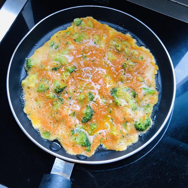 西兰花🥦胡萝卜🥕鸡蛋🥚饼的做法