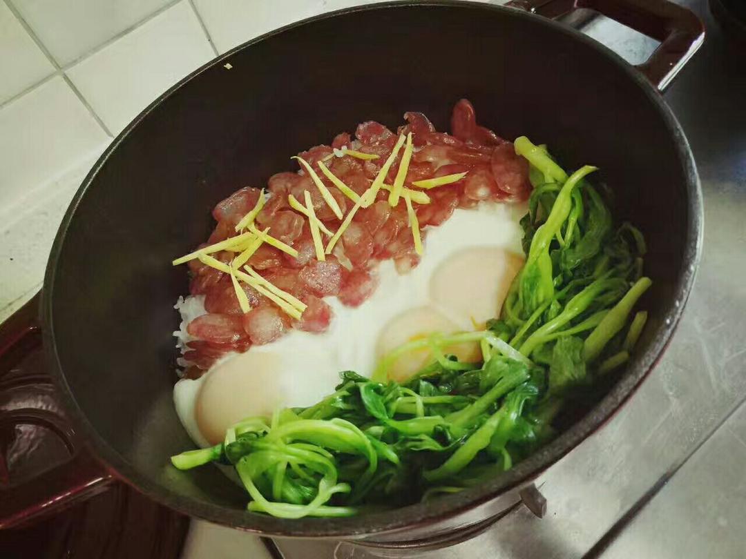 广式腊味煲仔饭