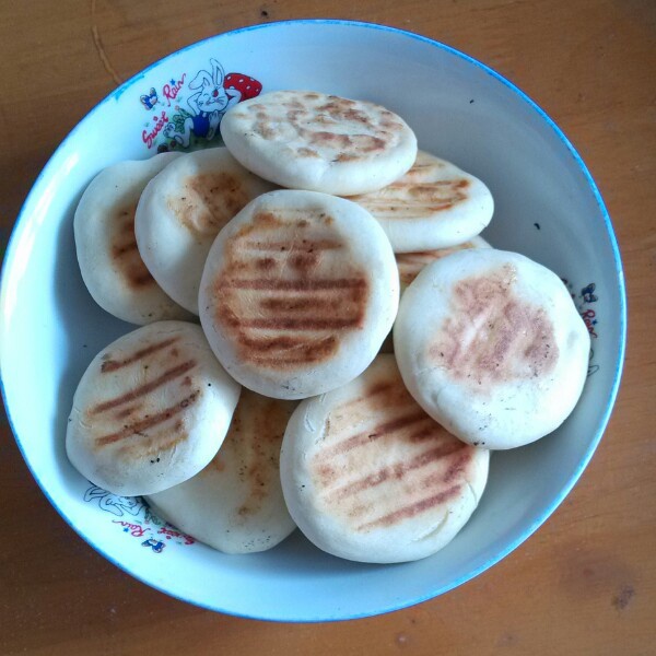 糊糊小豆豆做的白面饼