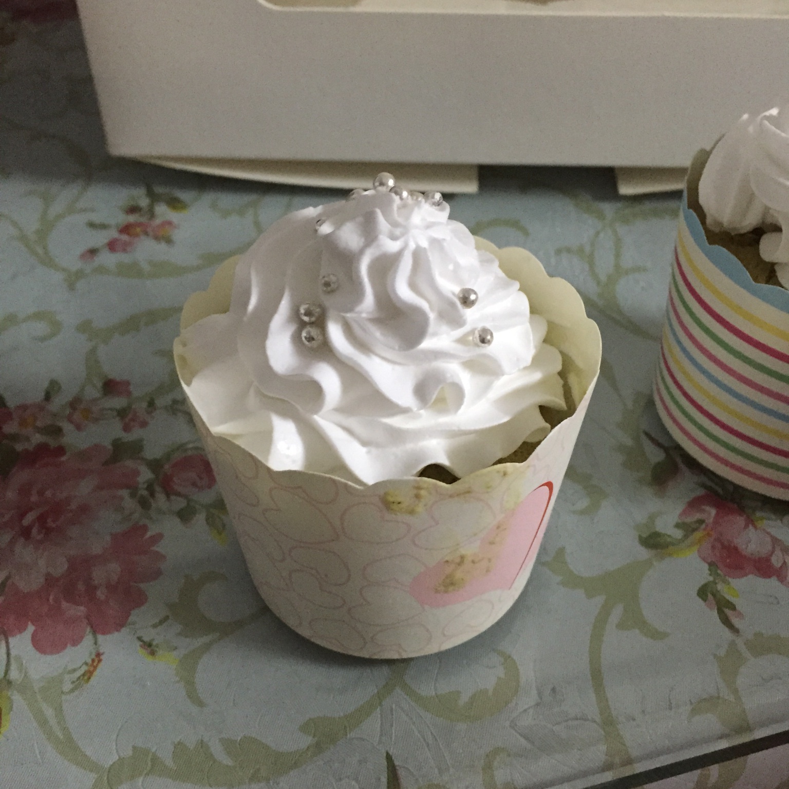 软绵绵戚风纸杯蛋糕