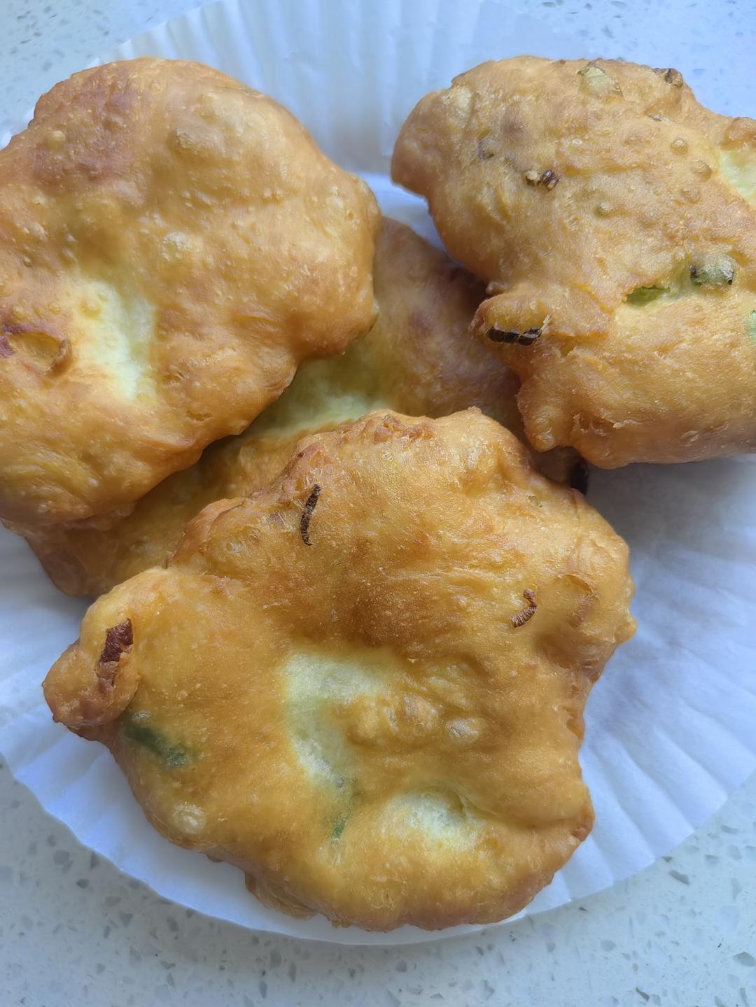 （超级简单）外酥里软蓬松的油炸葱油饼