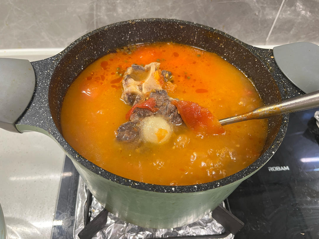 小美.番茄牛尾汤