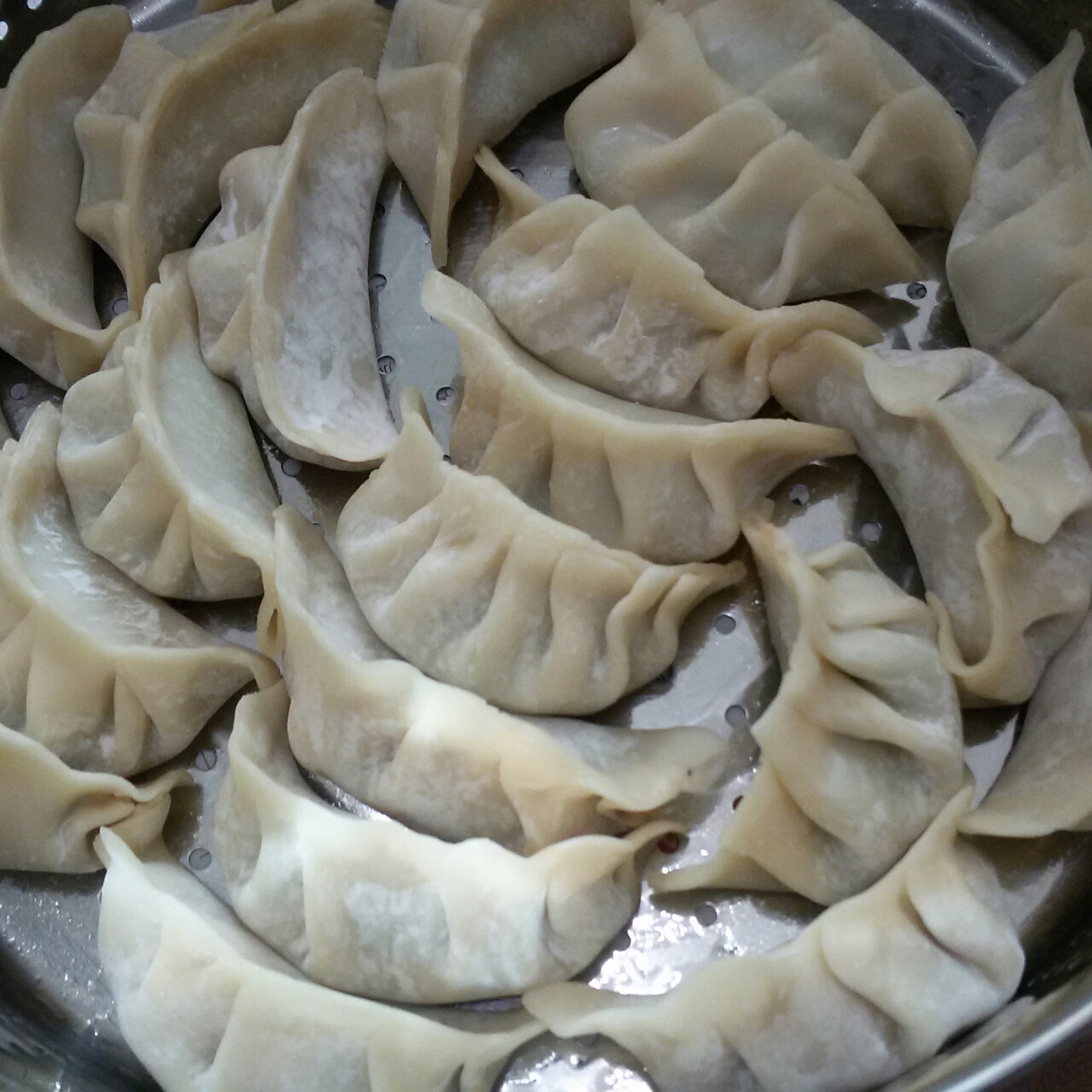 韭菜猪肉饺子(最简单最好吃又最多汁的饺子)