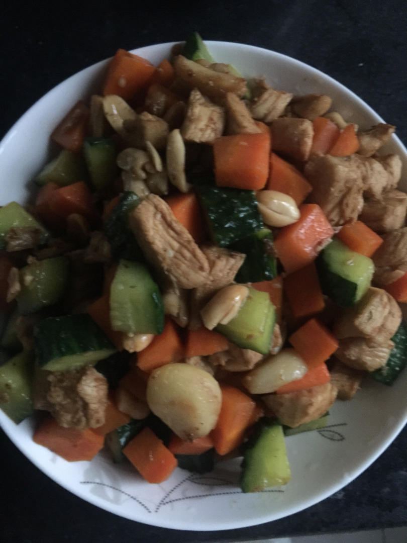 宫保鸡丁——简单版。