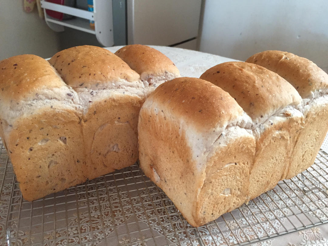 紫米桂圆吐司（紫米桂圆软欧）