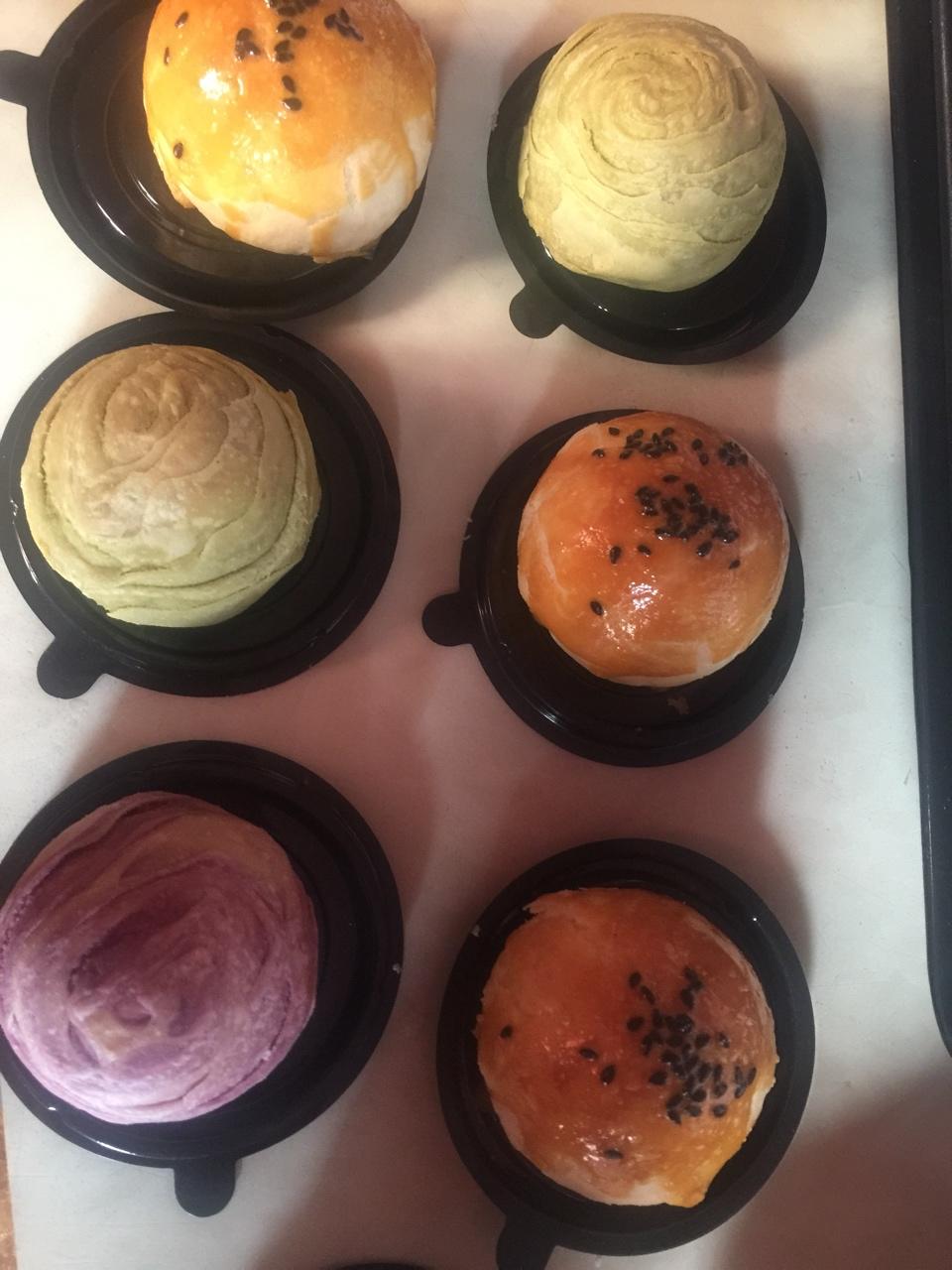 蛋黄酥~紫薯、抹茶、原味~花好月圆，中秋快乐~内附一次做六色蛋黄酥方法~