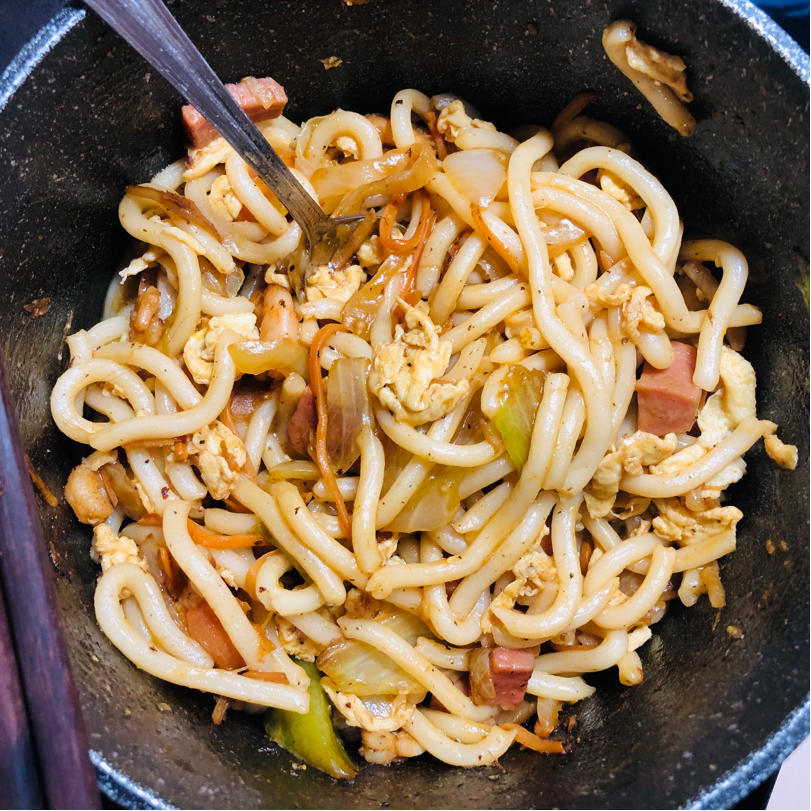 香喷喷的一人食快手炒乌冬