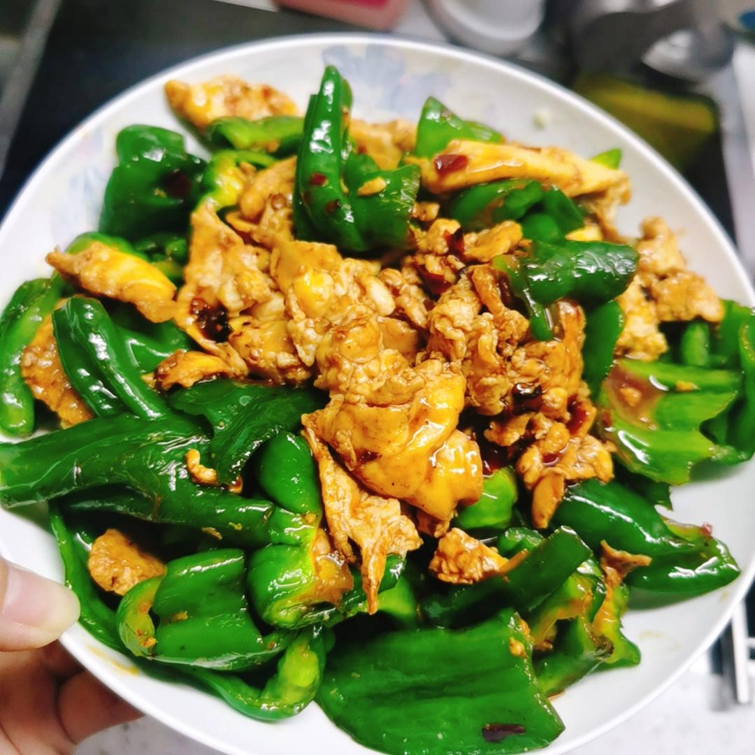超级下饭的虎皮青椒炒鸡蛋，香辣入味