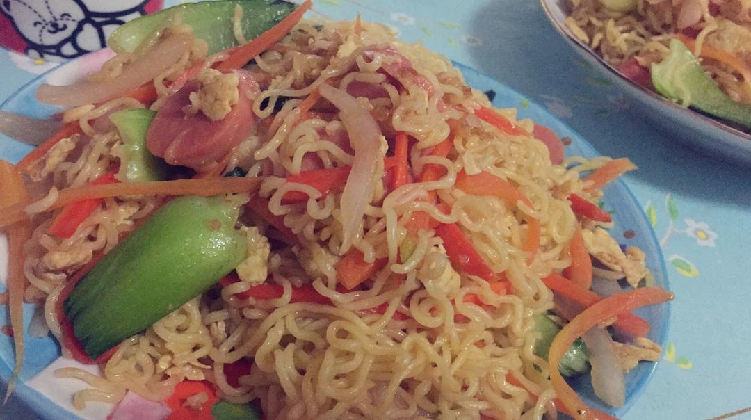 路边摊风味炒方便面