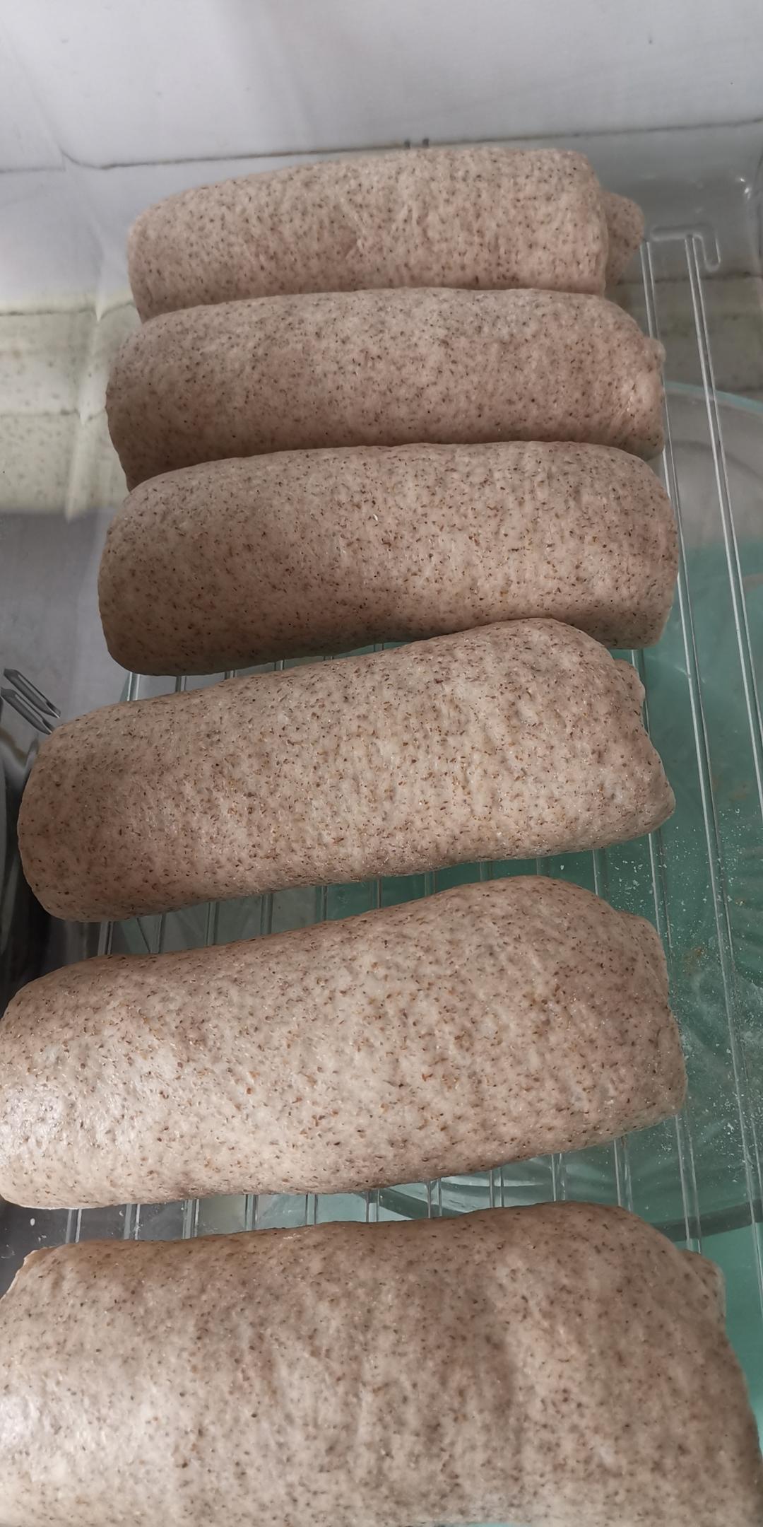 黑全麦波兰种吐司，这么柔软简直怀疑你是个假全麦！