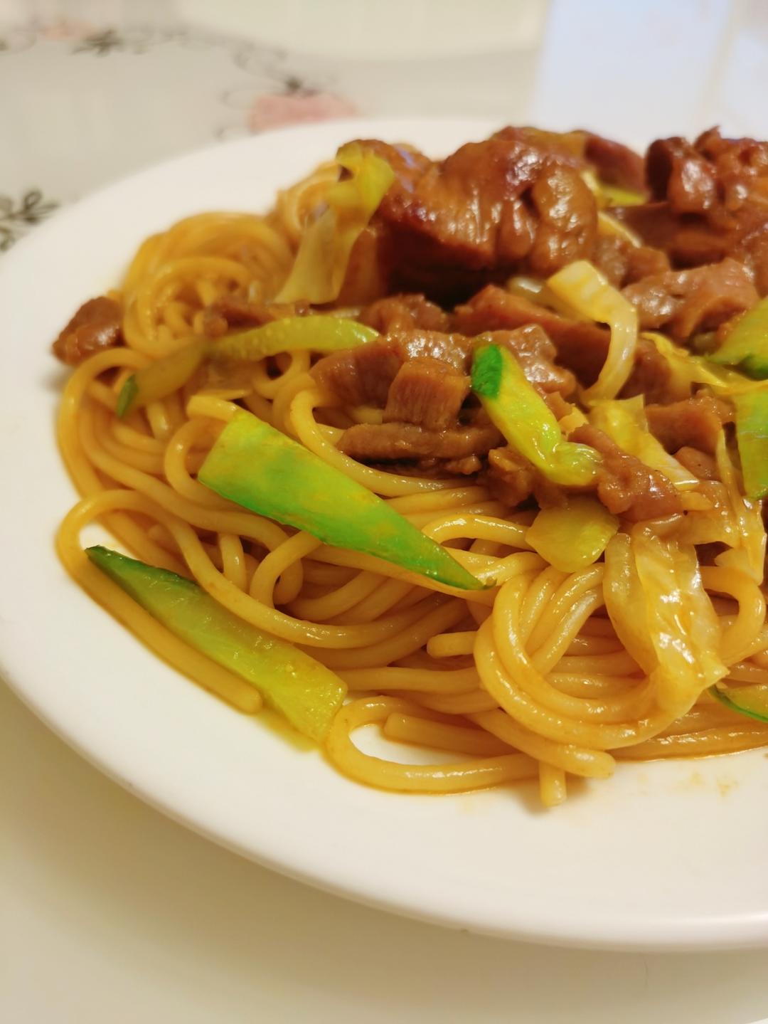 黑椒牛柳炒意面