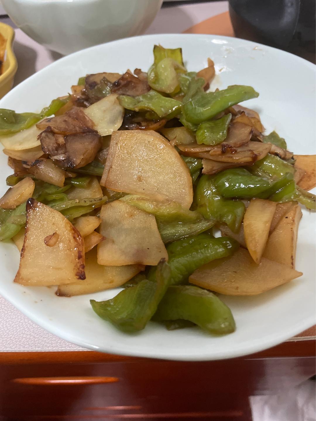 青椒土豆，素菜也可以香香的