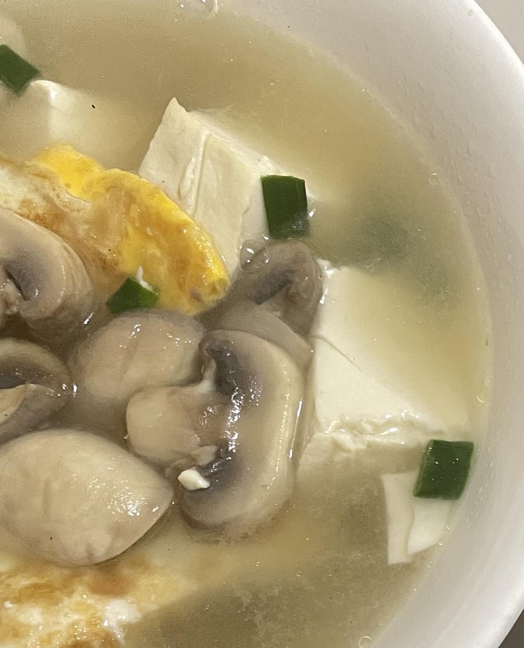 口蘑鸡蛋豆腐汤