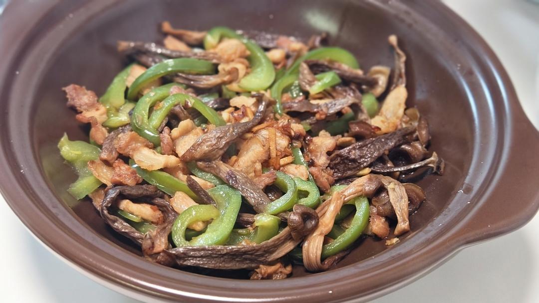 五花肉干锅茶树菇