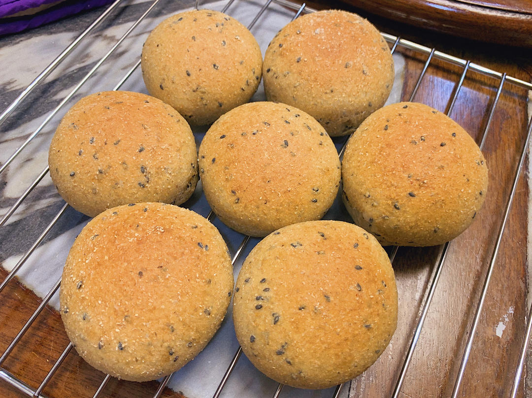 100%全麦黑芝麻餐包（一次发酵）