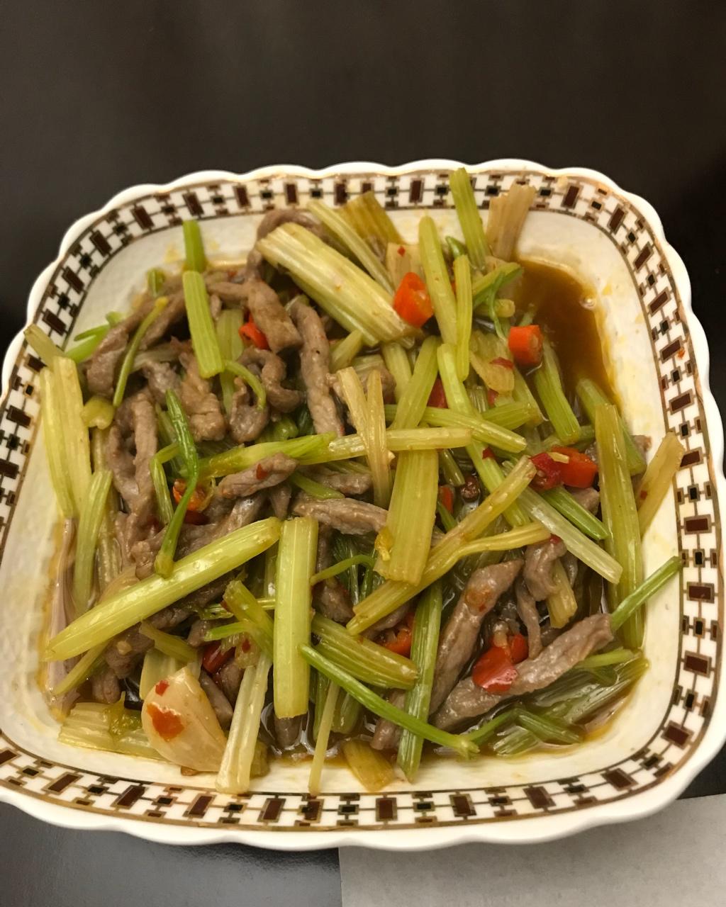 芹菜炒牛肉