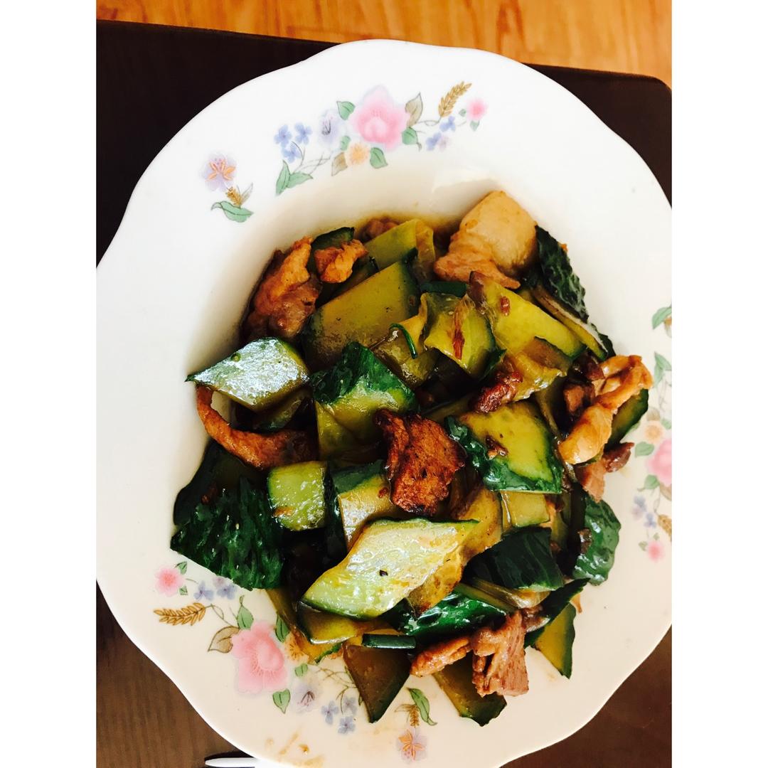 黄瓜炒肉片
