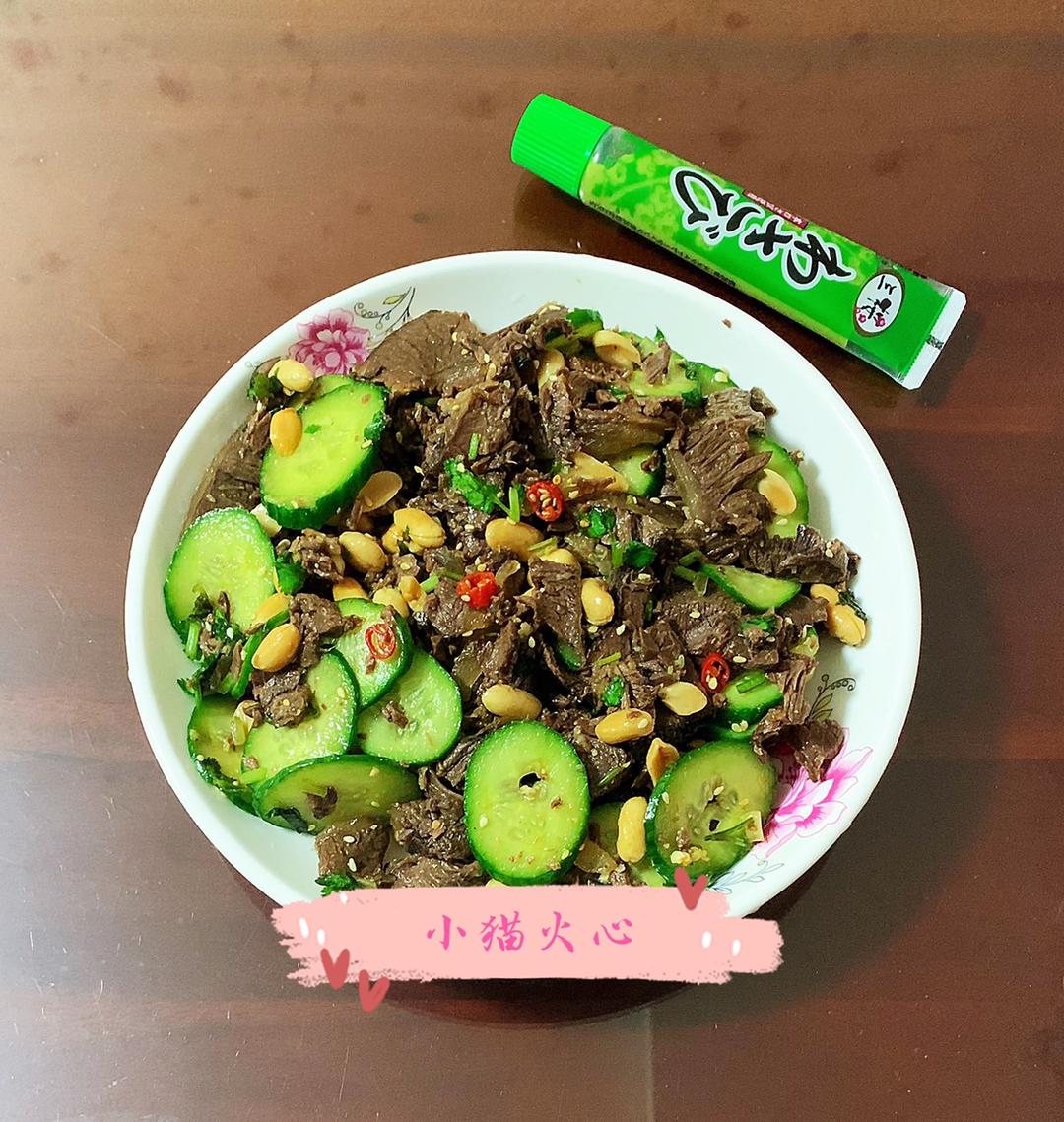 当红色的小米椒邂逅绿色的芥末，凉拌牛花趾由此诞生