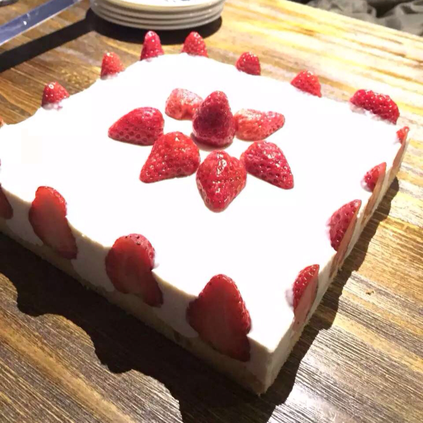 草莓慕斯蛋糕
