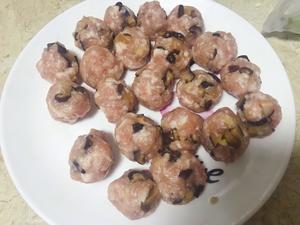 虫草花香菇肉丸红枣枸杞汤的做法 步骤4