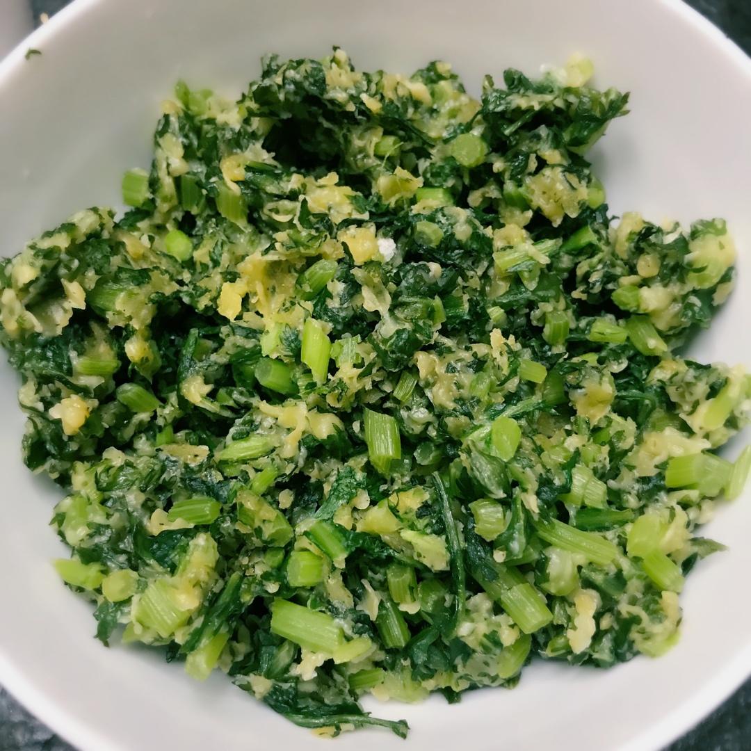 煎茼蒿粑粑，哎呀，真的是太喜欢这个味道啦！😅