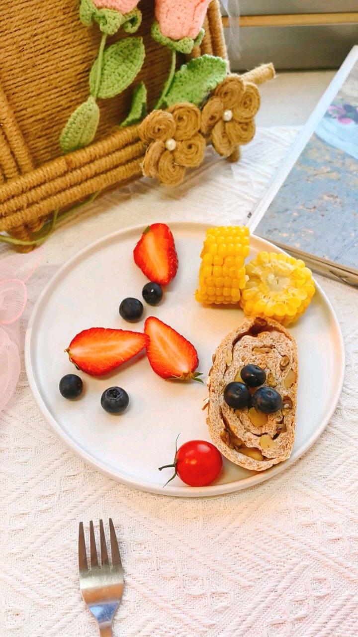 草莓一支花摆盘