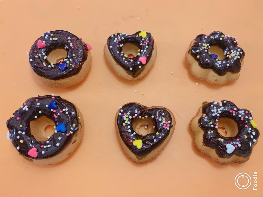 松软可口甜甜圈